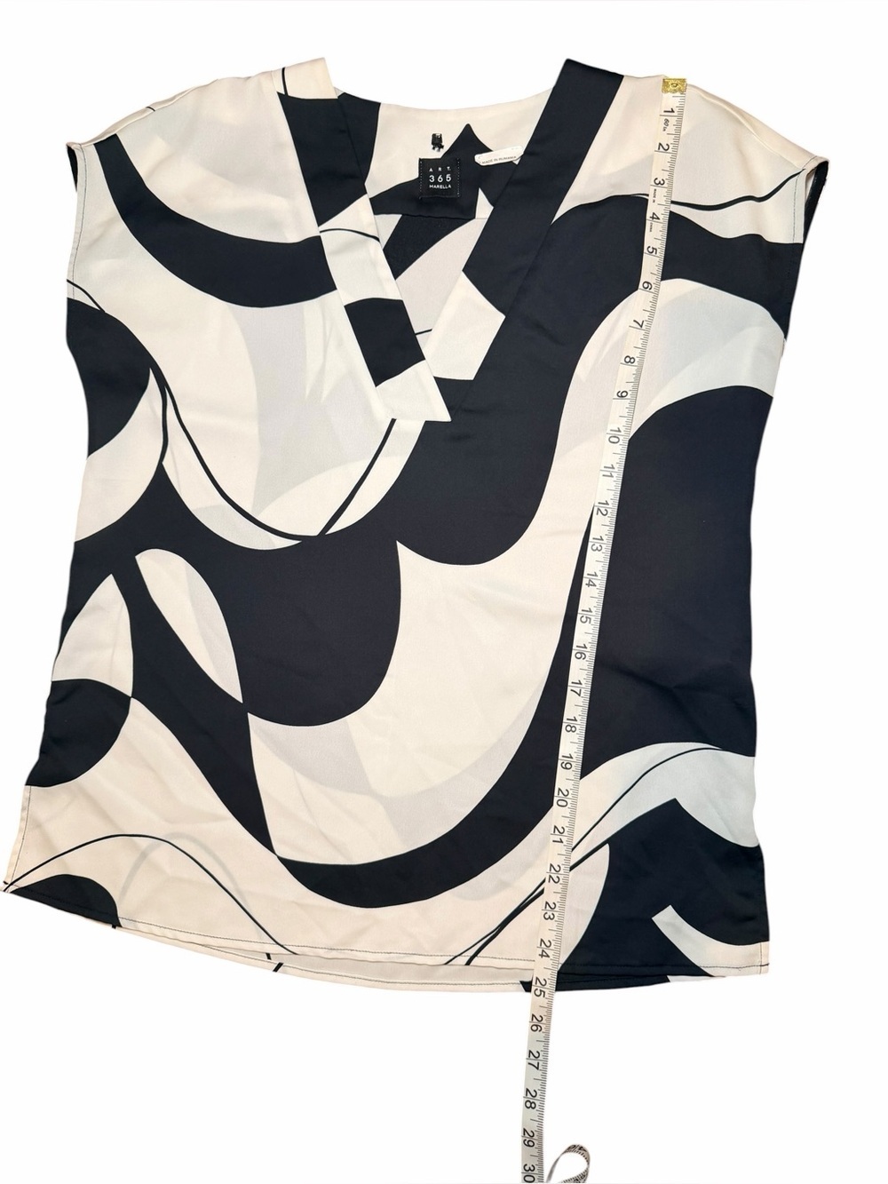 Marella Doga Abstract Satin Blouse Sz 4 Black White V-Neck Minimal EUC - Picture 11 of 11